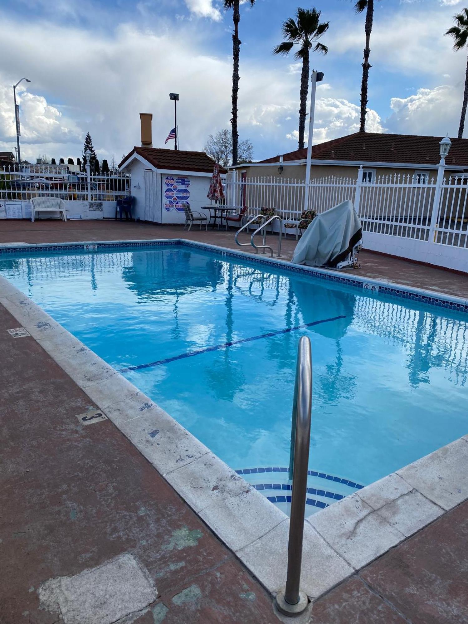 Holiday Motel Oakdale Εξωτερικό φωτογραφία