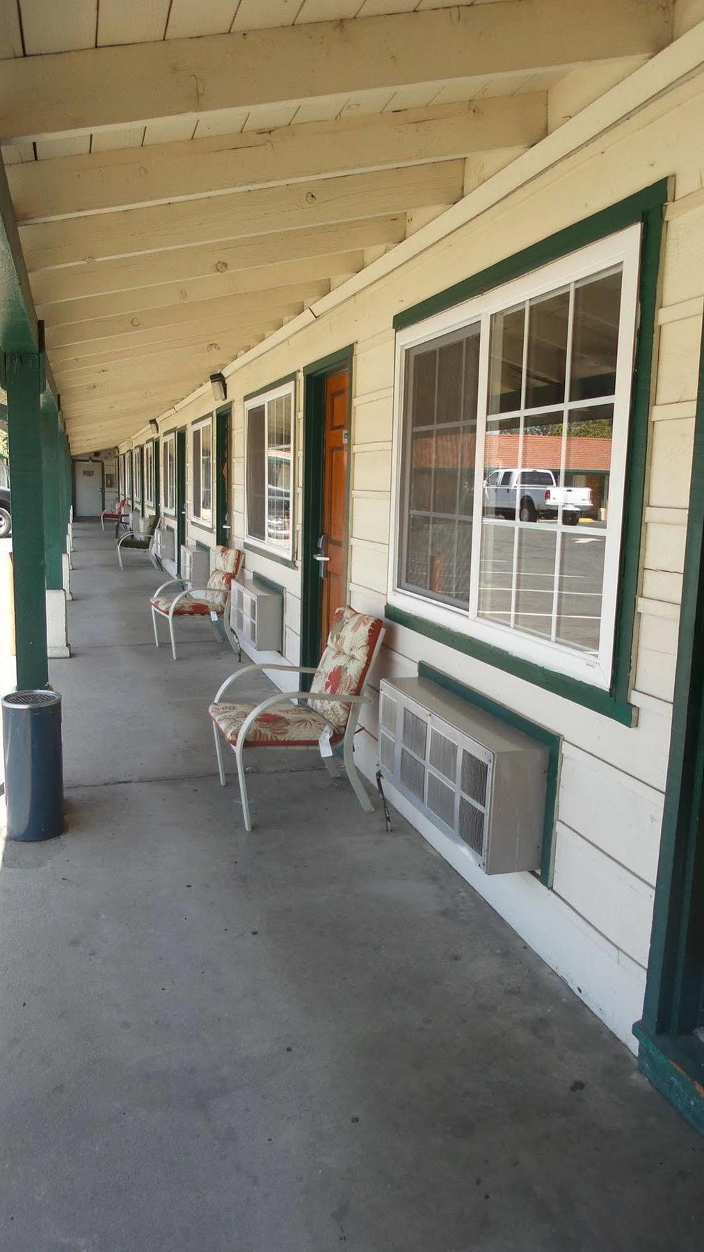 Holiday Motel Oakdale Εξωτερικό φωτογραφία